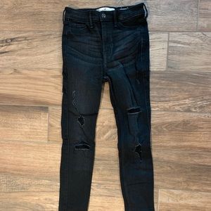 HOLLISTER BLACK SUPER SKINNY RIPPED JEANS